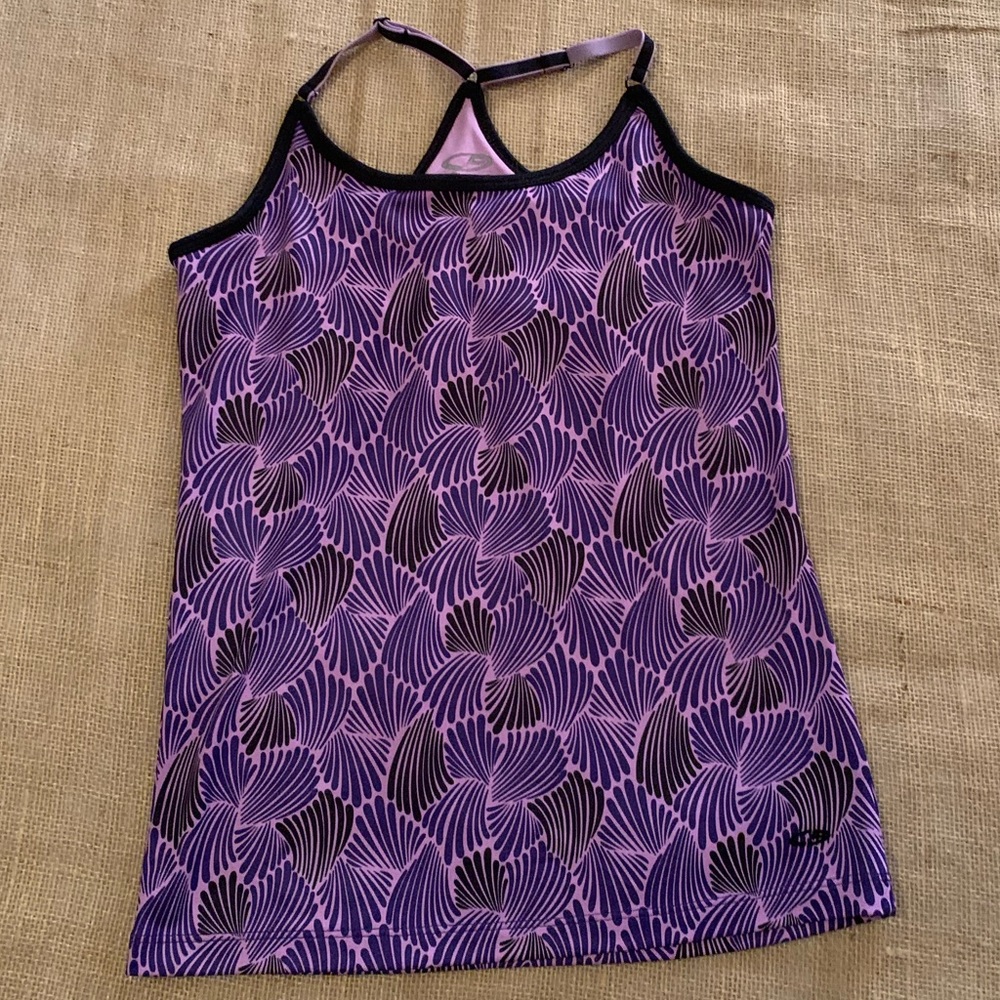 Workout top w/ built-in shelf bra